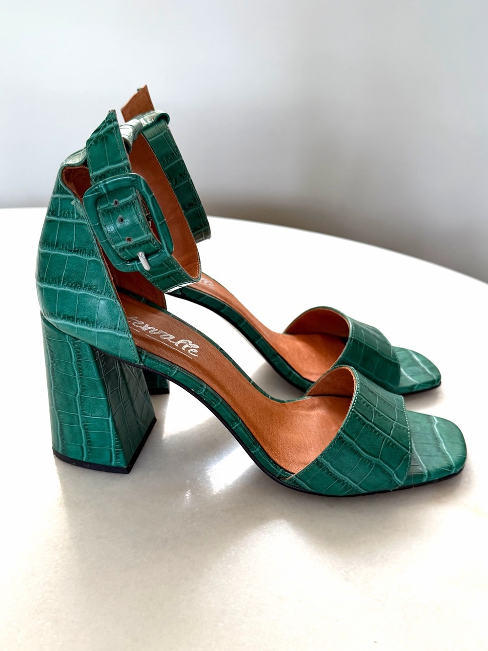 L’INTERVALLE Green Croco Print Leather Sandals